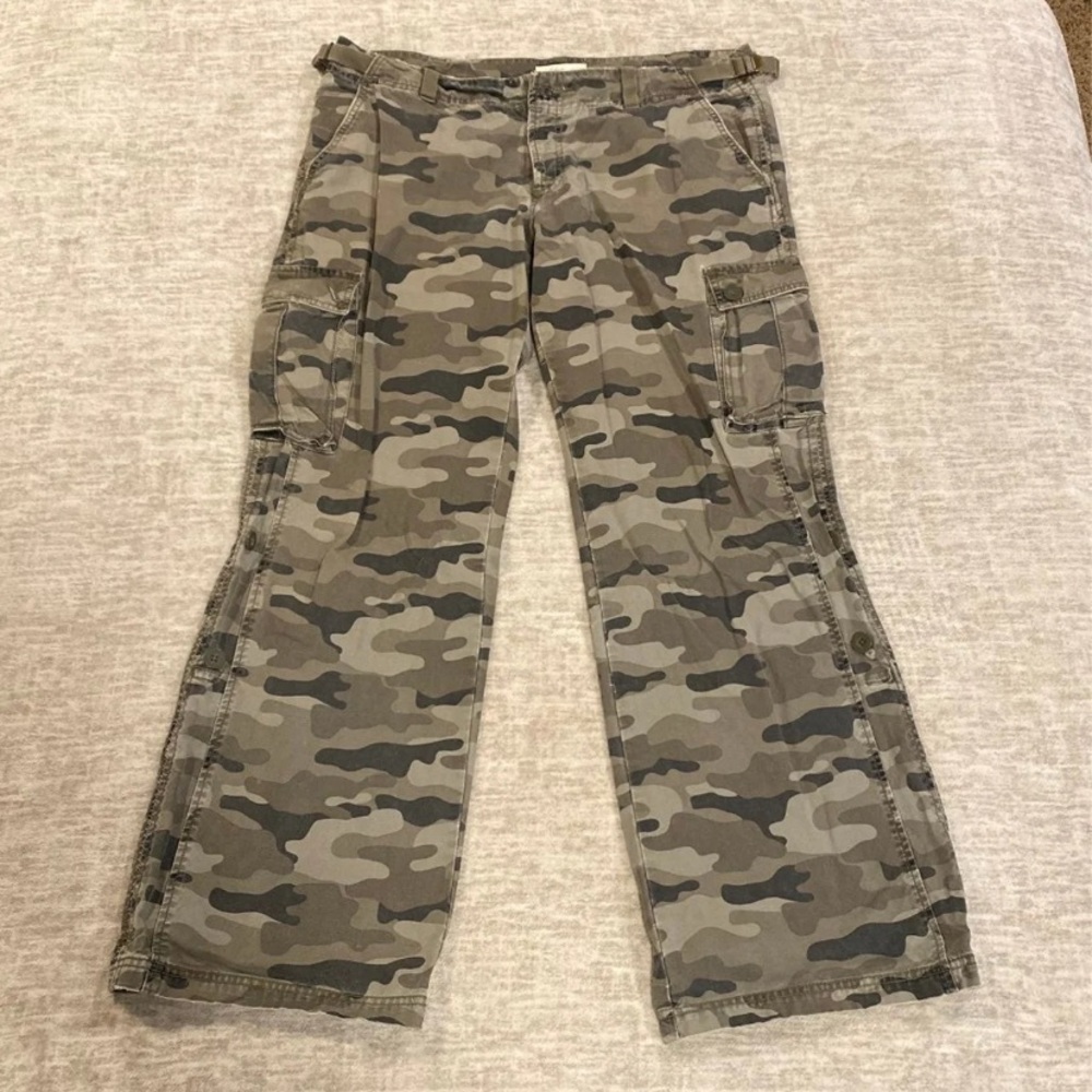 Old Navy wide leg cargo pants